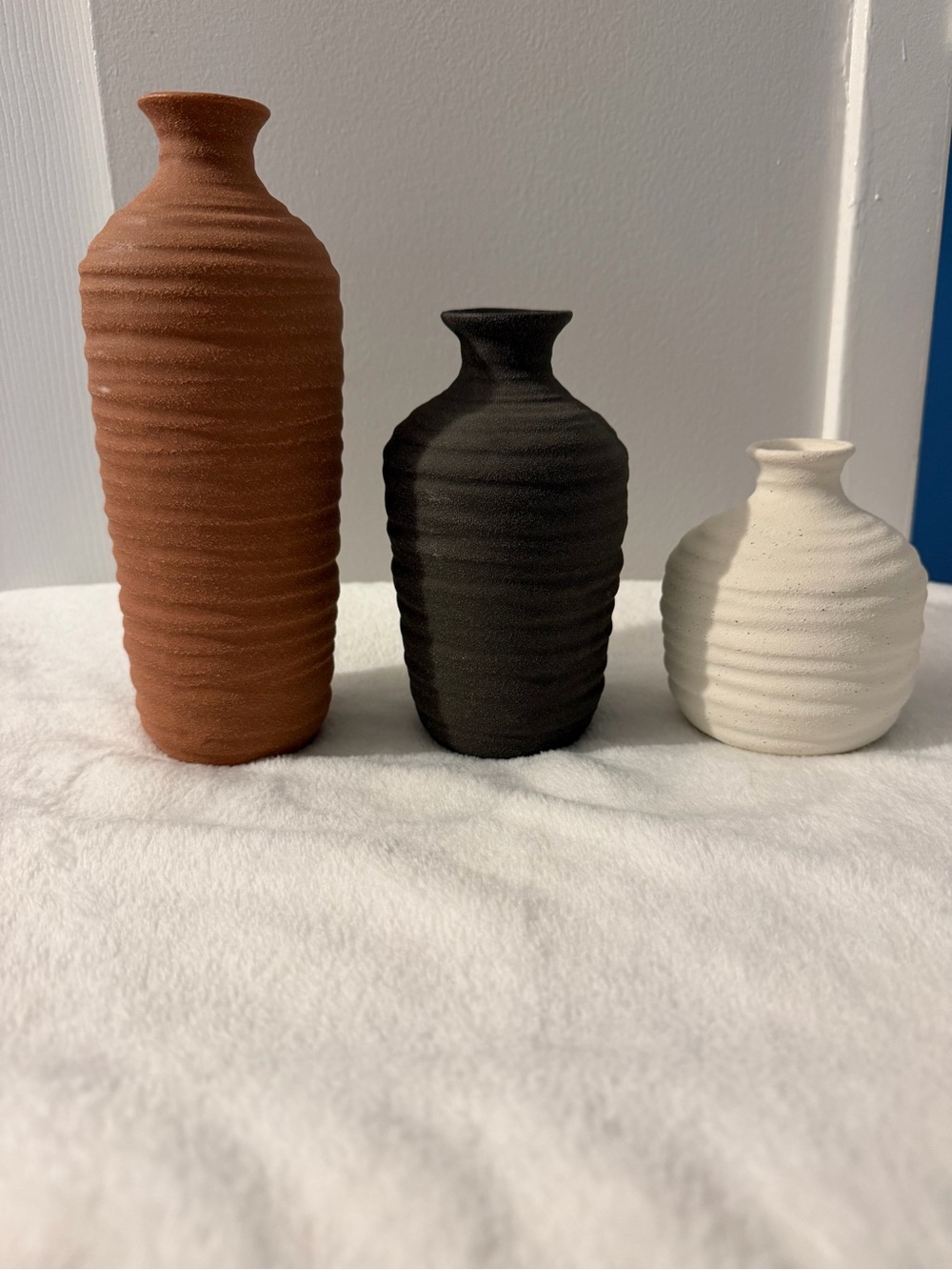 Set of 3 decorative vases